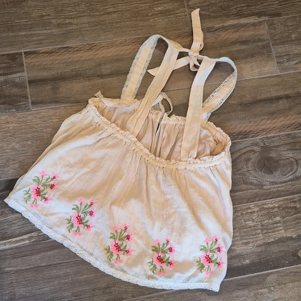 XS/S Free People Golden Hour Lace Detail Embroidered Floral Top in Peach Combo